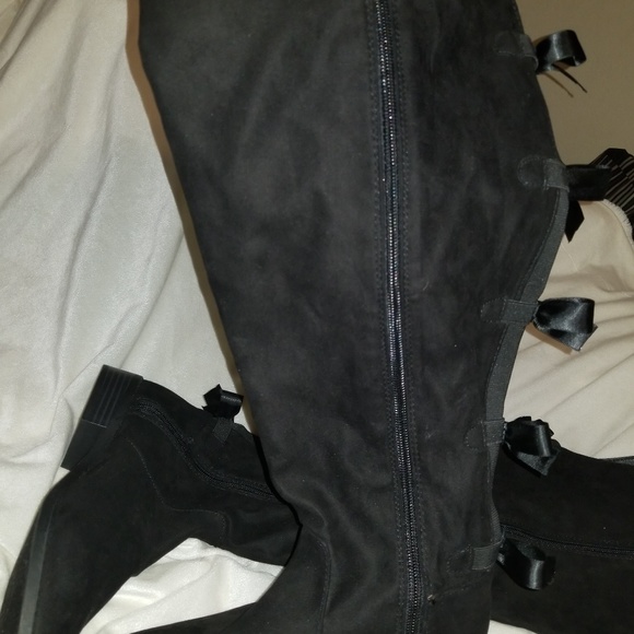 SOLD**Torrid Knee High Bow Boots - Picture 3 of 6
